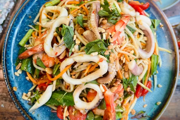 Gỏi hải sản kiểu thái