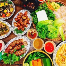 Set combo nhậu dịp Tết được chuẩn bị sẵn, chỉ cần mở ra là nhậu.